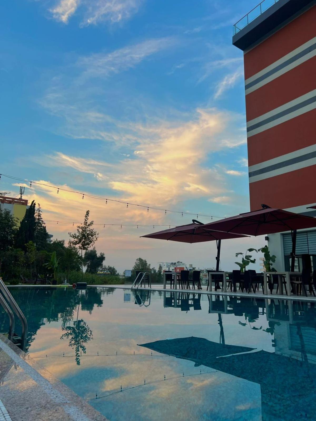 Olivia'S Hill Resort Kryemëdhej Zewnętrze zdjęcie